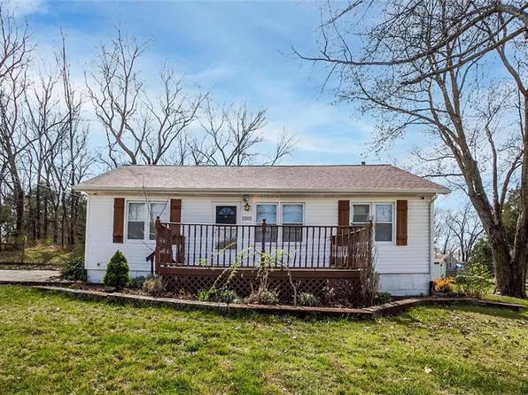 13201 NW Mohawk Rd, Parkville, MO 64152