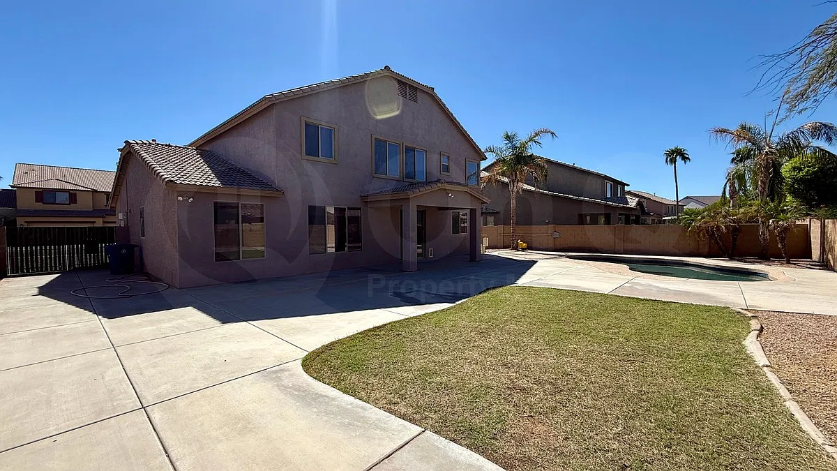 5 bed, 2.5 bath, 2794 sqft, $3,199 — Photo 3
