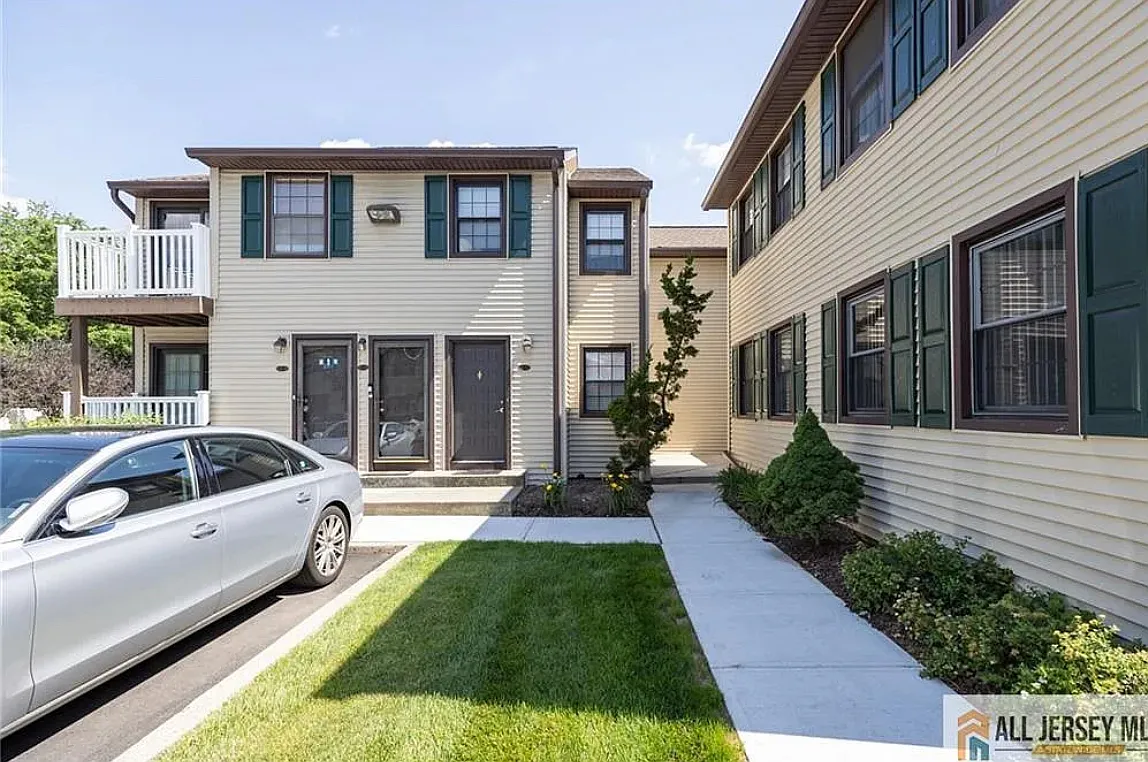 1 bed, 602 sqft, $2,200 — Photo 3