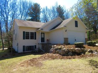 7035 Timber View Dr, Greenville, MI 48838