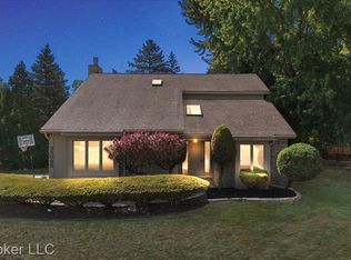35095 Savannah Ln, Farmington Hills, MI 48331