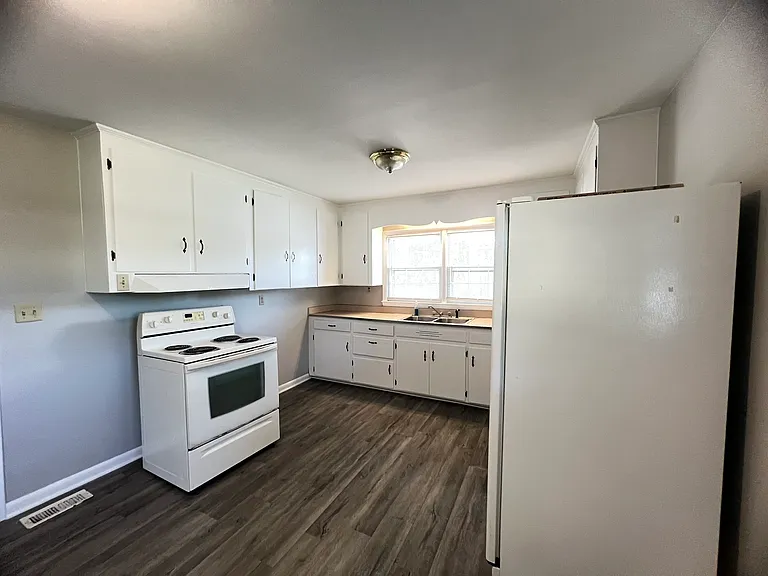 918 Durham St — Photo 9