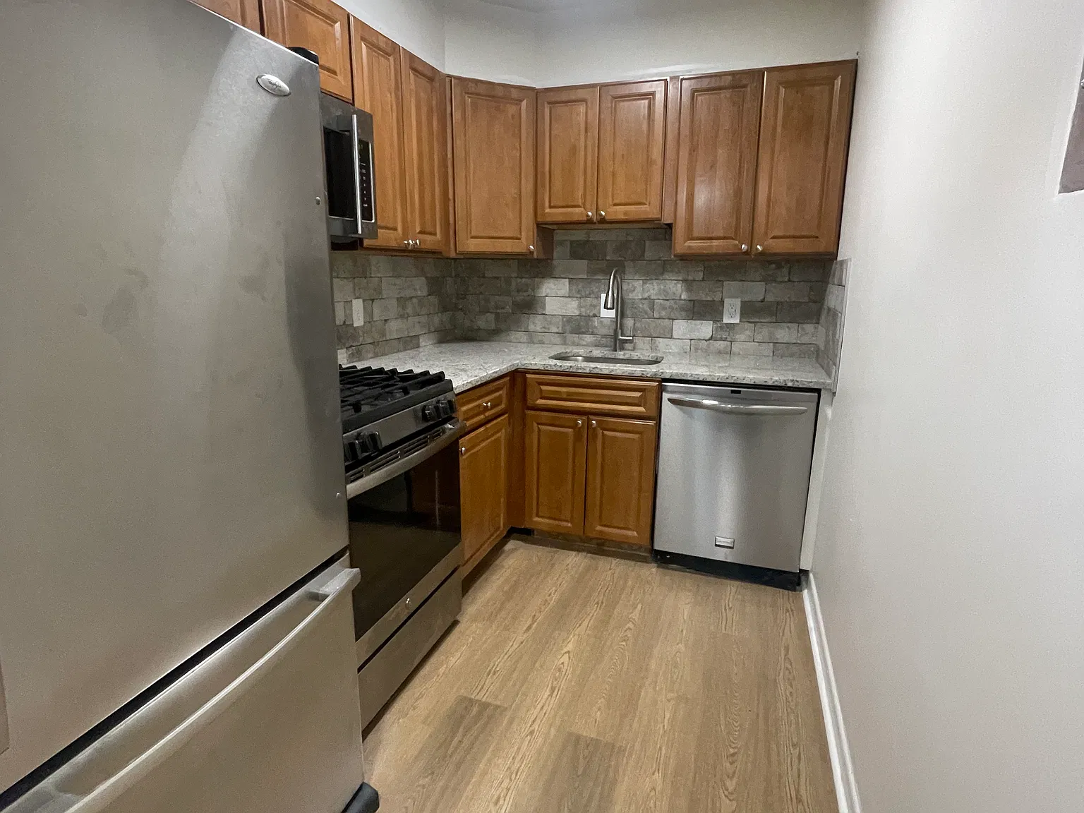 2 bed, 982 sqft, $2,100 — Photo 2