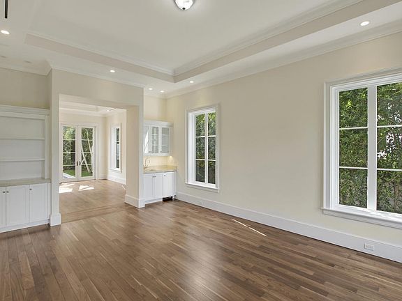 4th image of 444 Chilean Ave