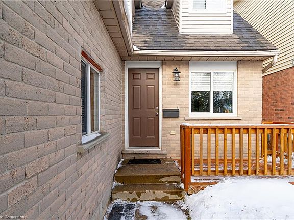 3rd image of 42 Walman Dr