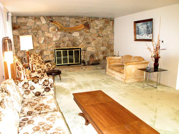 212 Cherokee Dr, Butler, PA 16001