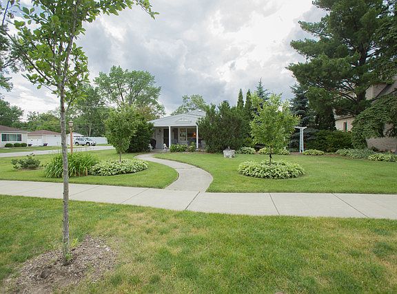 2nd image of 154 Oak Ave