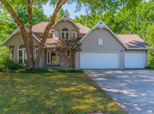 2706 Scogin Creek Rd, Bloomington, IL 61705