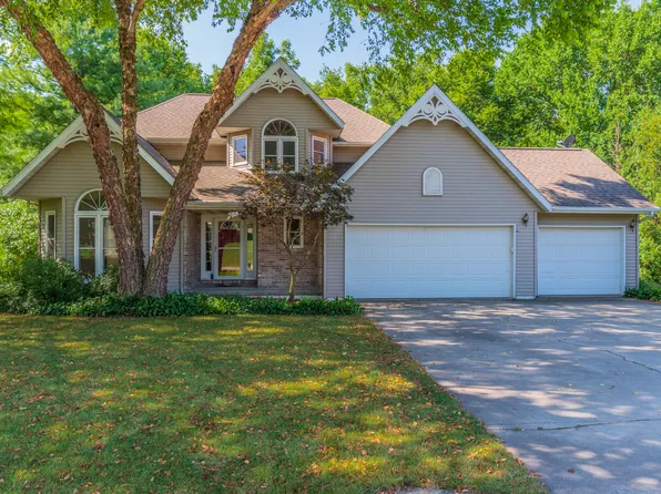 2706 Scogin Creek Rd, Bloomington, IL 61705