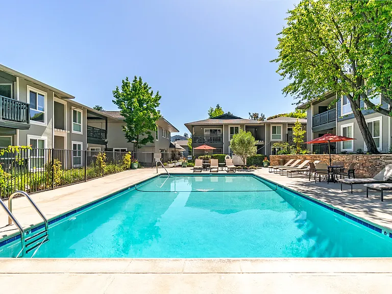 Pleasanton Glen Apartments — Photo 11