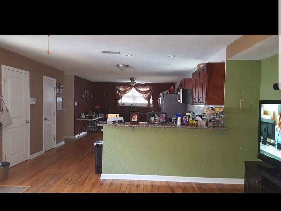 2nd image of 2748 Russell Dr