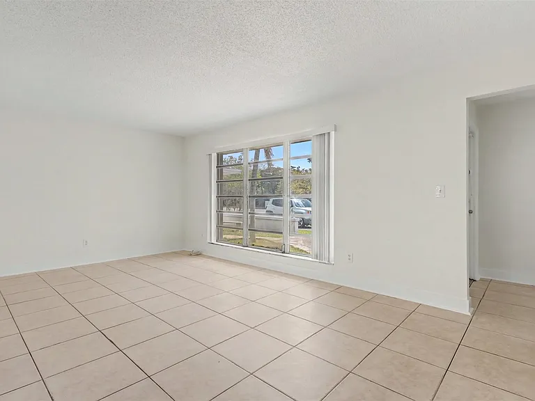 6821-6825 NW 11th Pl #6825 — Photo 15