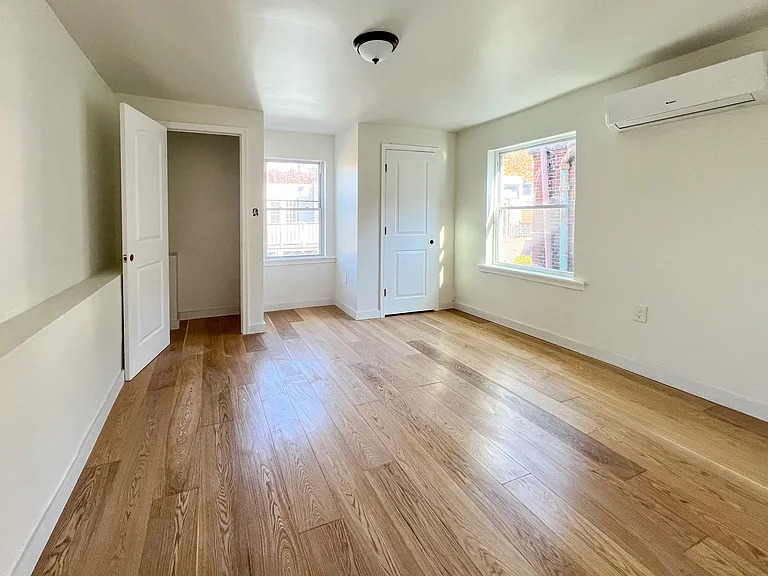 2129 Pine St #3R — Photo 6