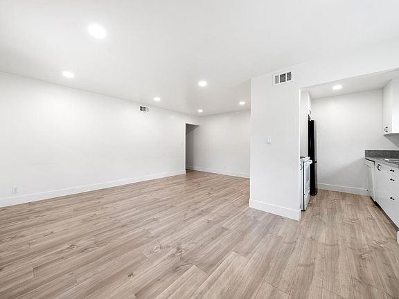 4th image of 5170 Connecticut Dr APT 4
