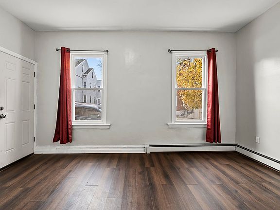 2nd image of 81 Franklin St #1