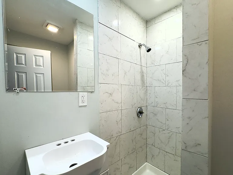 16 Charlotte St #2L — Photo 18