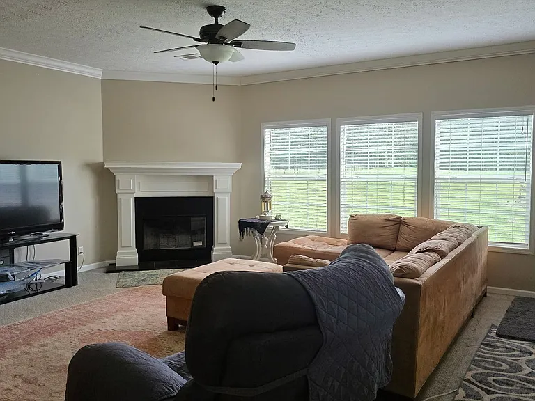 136 Alan Pvt Dr — Photo 2