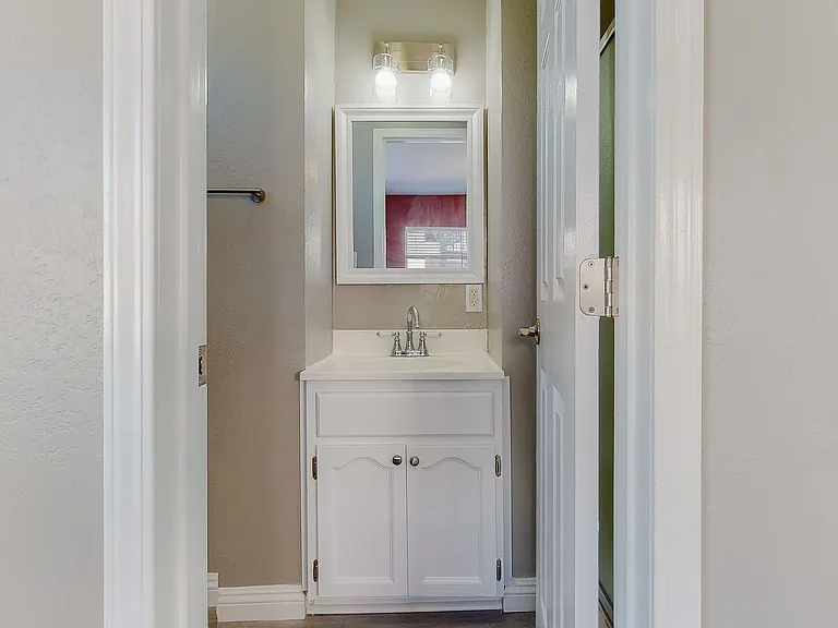 1818 N Kingsley Dr — Photo 45