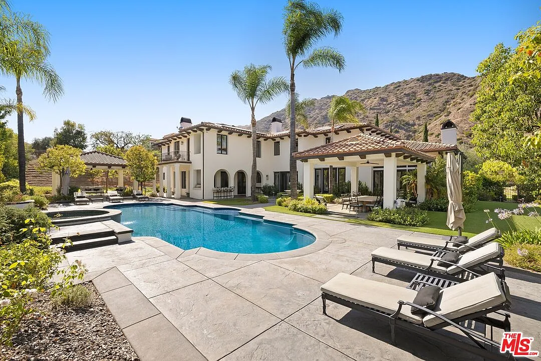 6 bed, 6.0 bath, 7768 sqft, $40,000 — Photo 1
