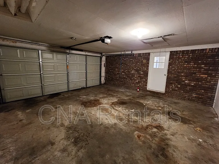 3146 Vandiver Dr — Photo 11