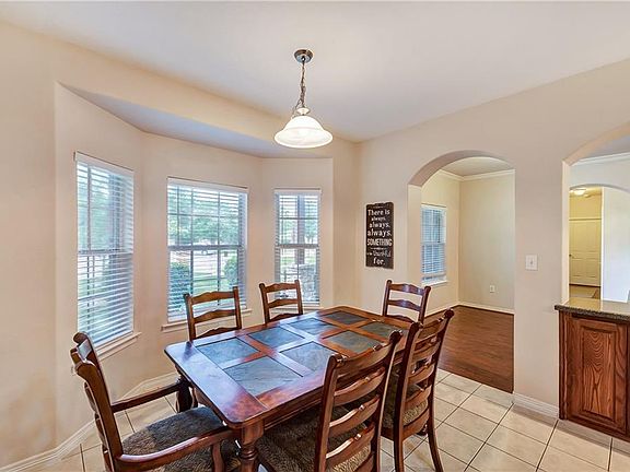 3rd image of 102 Dovehill Cir