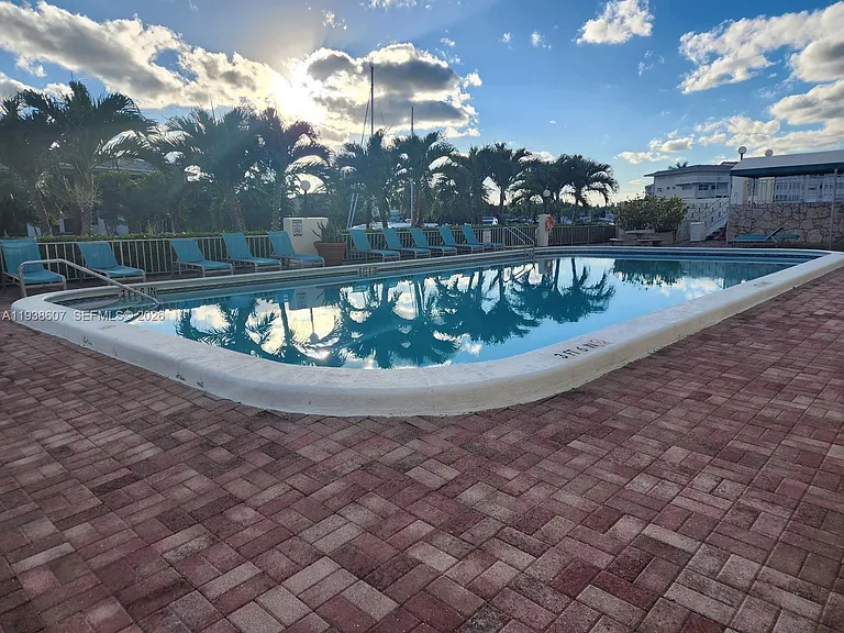 401 Golden Isles Dr #1114 — Photo 44