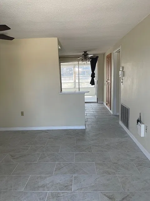 3 bed, 876 sqft, $1,495 — Photo 2