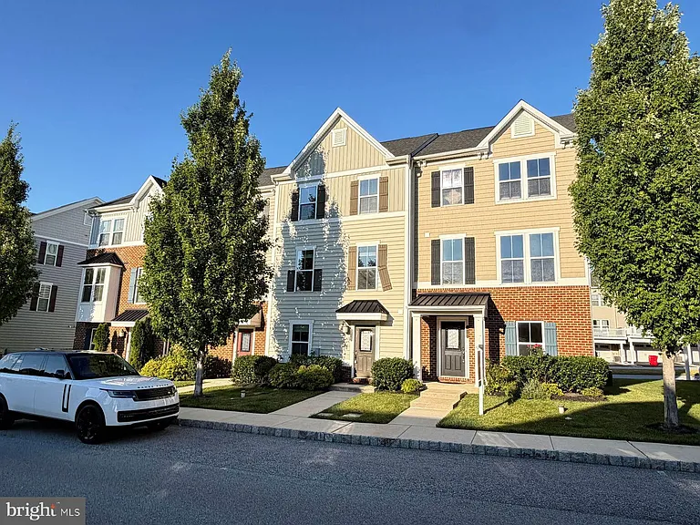 215 Quarry Point Rd — Photo 1