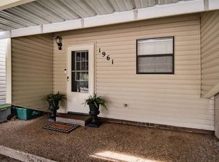1961 N East Oaks Dr, Fayetteville, AR 72703