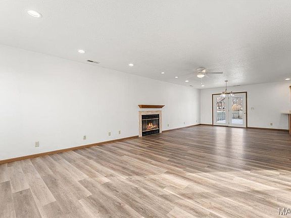 3rd image of 134 Clinton Hill Dr