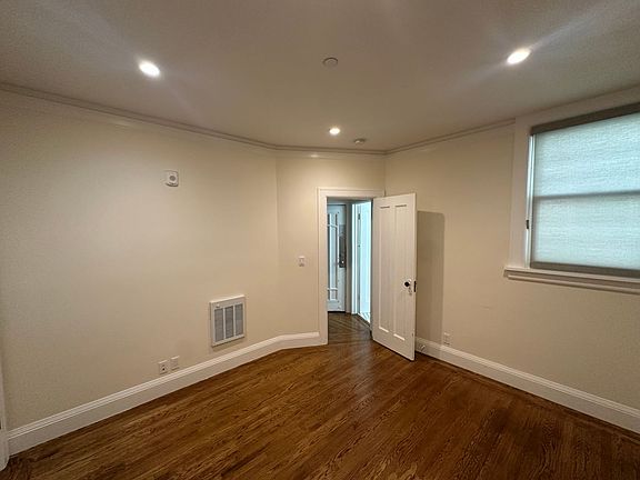 2nd image of 1427 Larkin St #6
