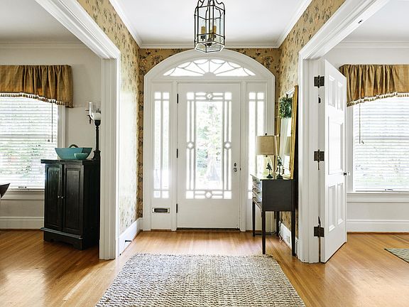 4th image of 2136 Woodford Pl