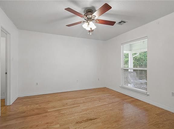 5th image of 133 Louise Dr