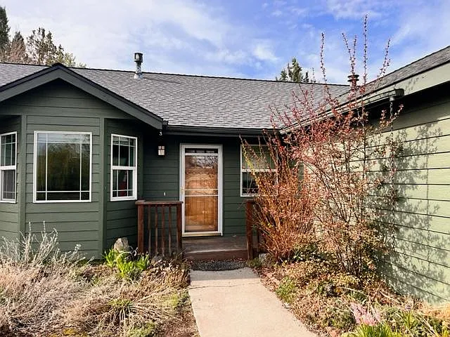 3349 NE Mendenhall Dr — Photo 2