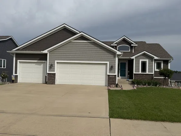 1245 Veterans Memorial Dr, Carlisle, IA 50047