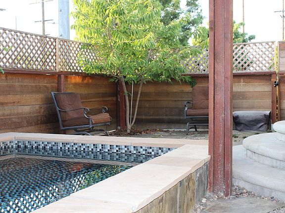 4th image of 4231 33rd St
