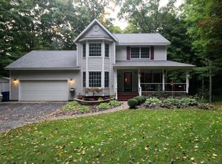 3722 Bennington Dr, Cedar Springs, MI 49319