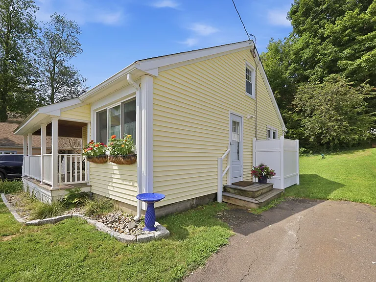 57 Lake Dr — Photo 4