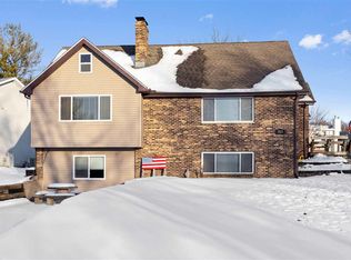 313 Candlewick Dr NE, Poplar Grove, IL 61065