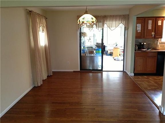 2nd image of 42 Birchwood Ter