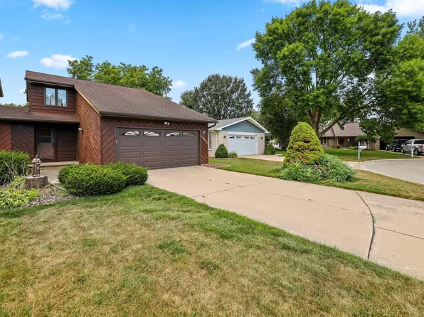 1043 Coppens Rd, Green Bay, WI 54303