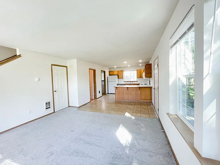 1427 Virginia Ave — Photo 4