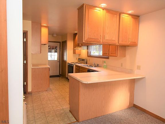 3rd image of 1015 Hedge St
