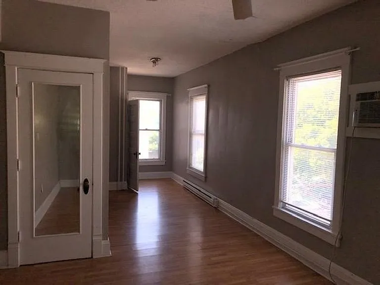 625 E Burlington St — Photo 8