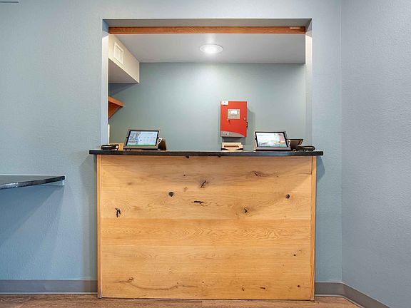 Lobby and Guest Check-in