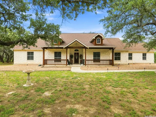 316 GOVERNORS DR, Floresville, TX 78114