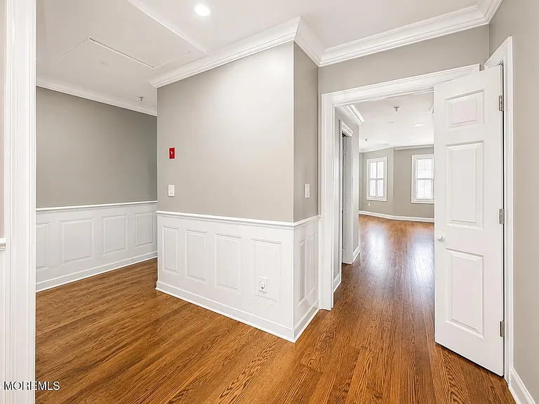 75 E Washington St — Photo 9
