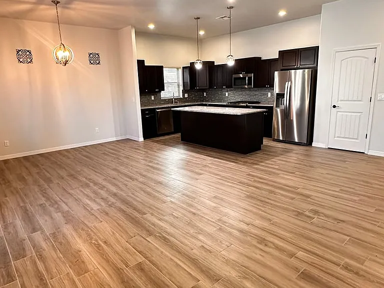 118 Scotland Ct — Photo 14