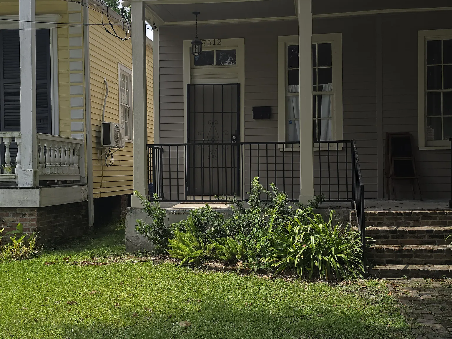 7512 Oak St — Photo 1