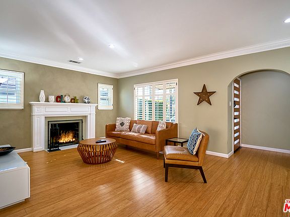 3rd image of 1226 Greenacre Ave